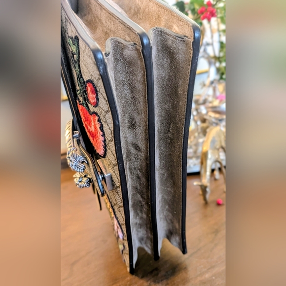 Gucci GG Supreme Canvas Embroidered Butterfly/Flowers Dionysus Shoulder Bag - Picture 6 of 14